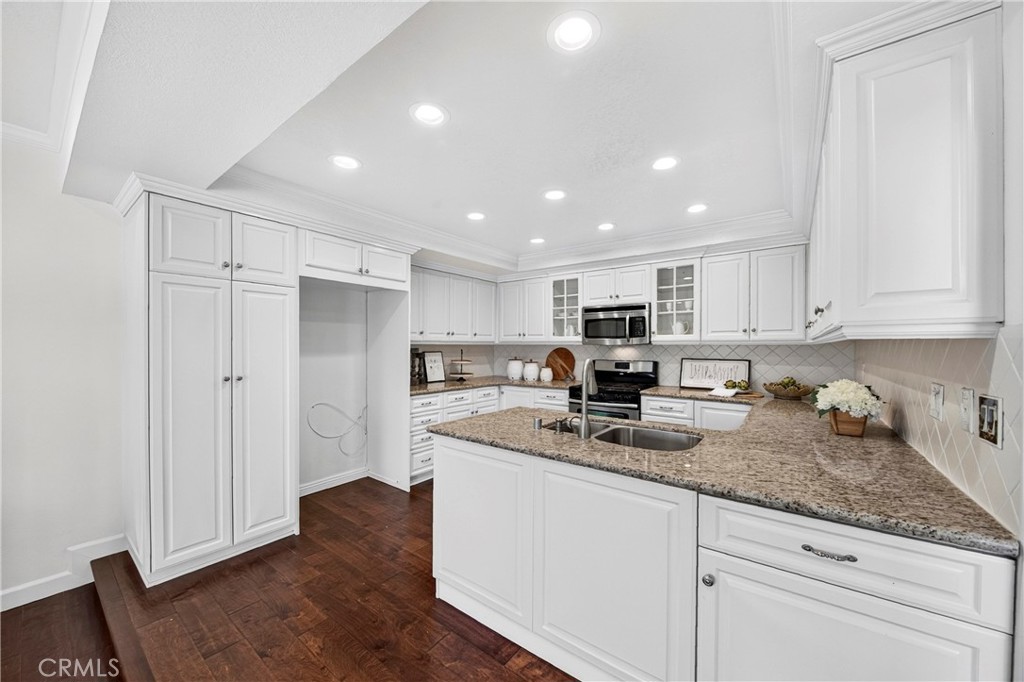 636 Colonial Circle