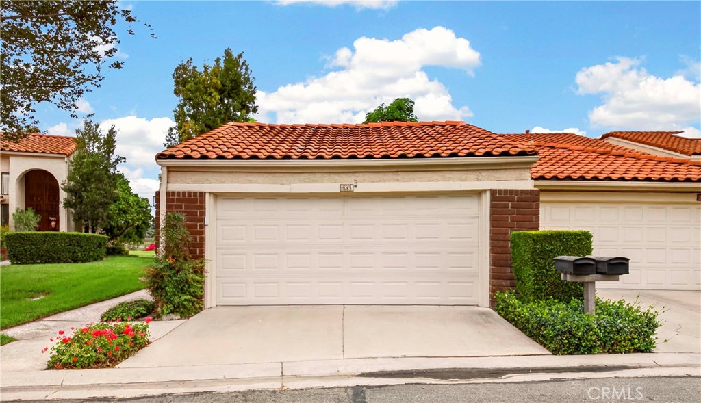 636 Colonial Circle