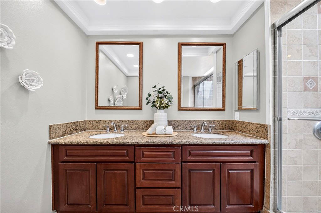 636 Colonial Circle