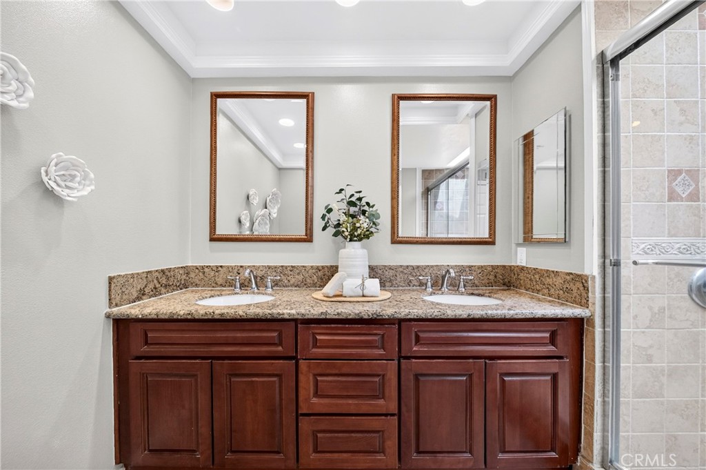 636 Colonial Circle