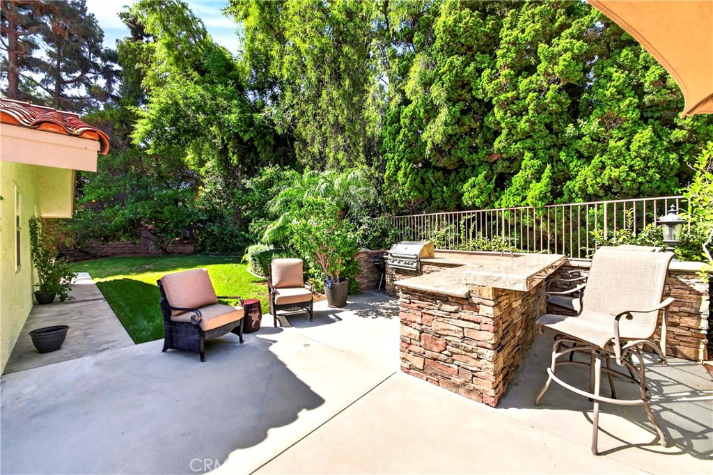 2101 Pioneer Avenue