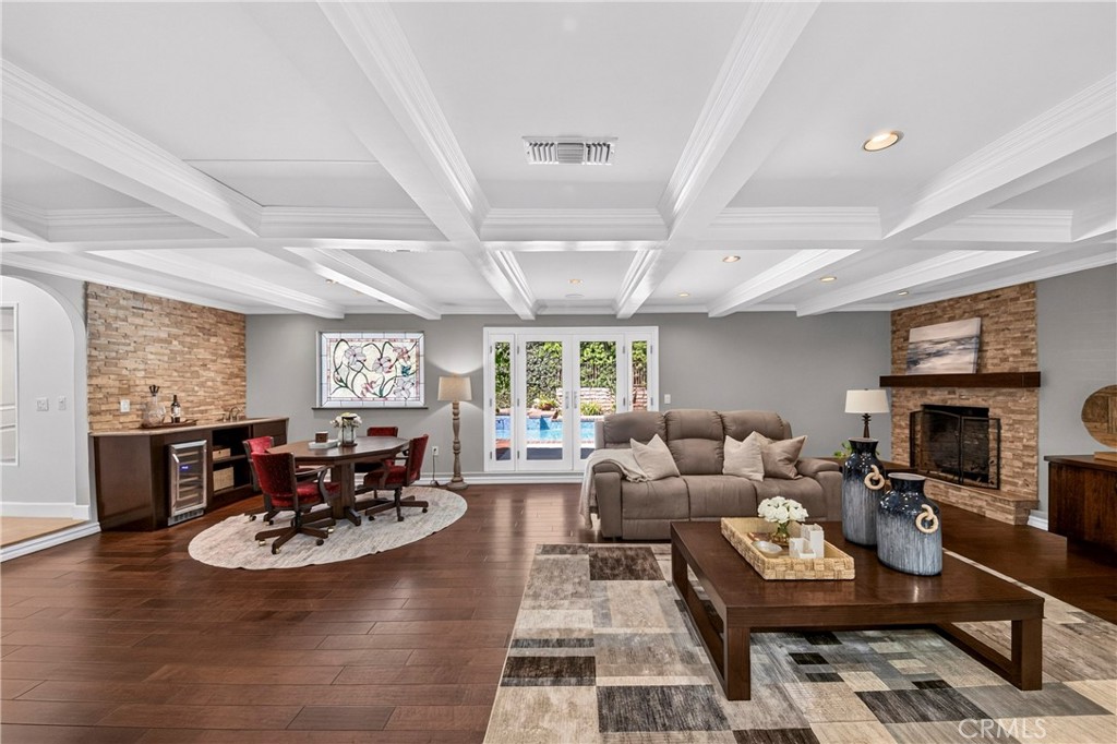 2101 Pioneer Avenue