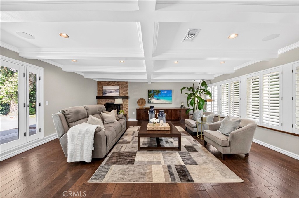 2101 Pioneer Avenue