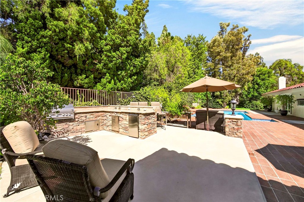 2101 Pioneer Avenue
