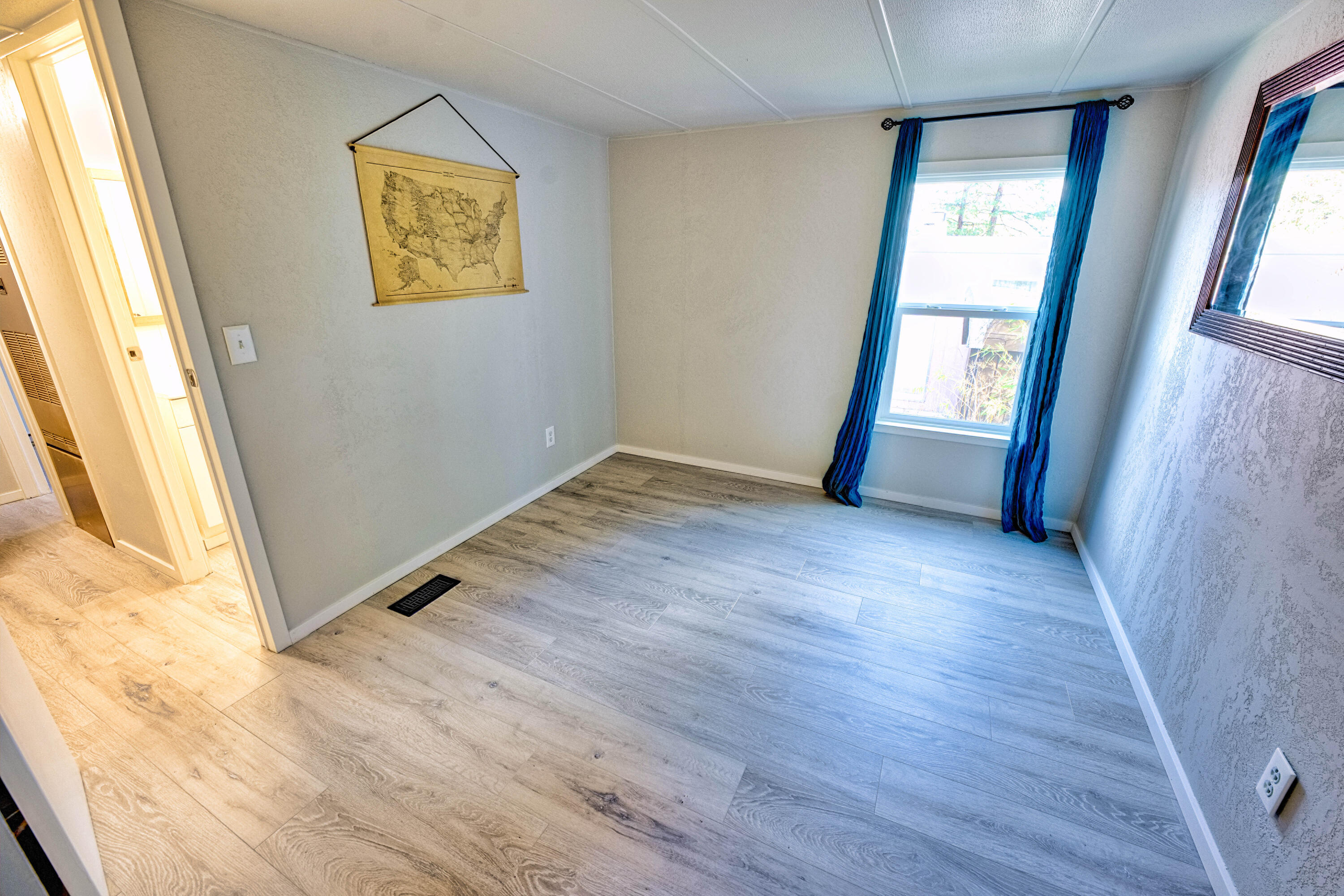 2799 Siskiyou Boulevard, 9