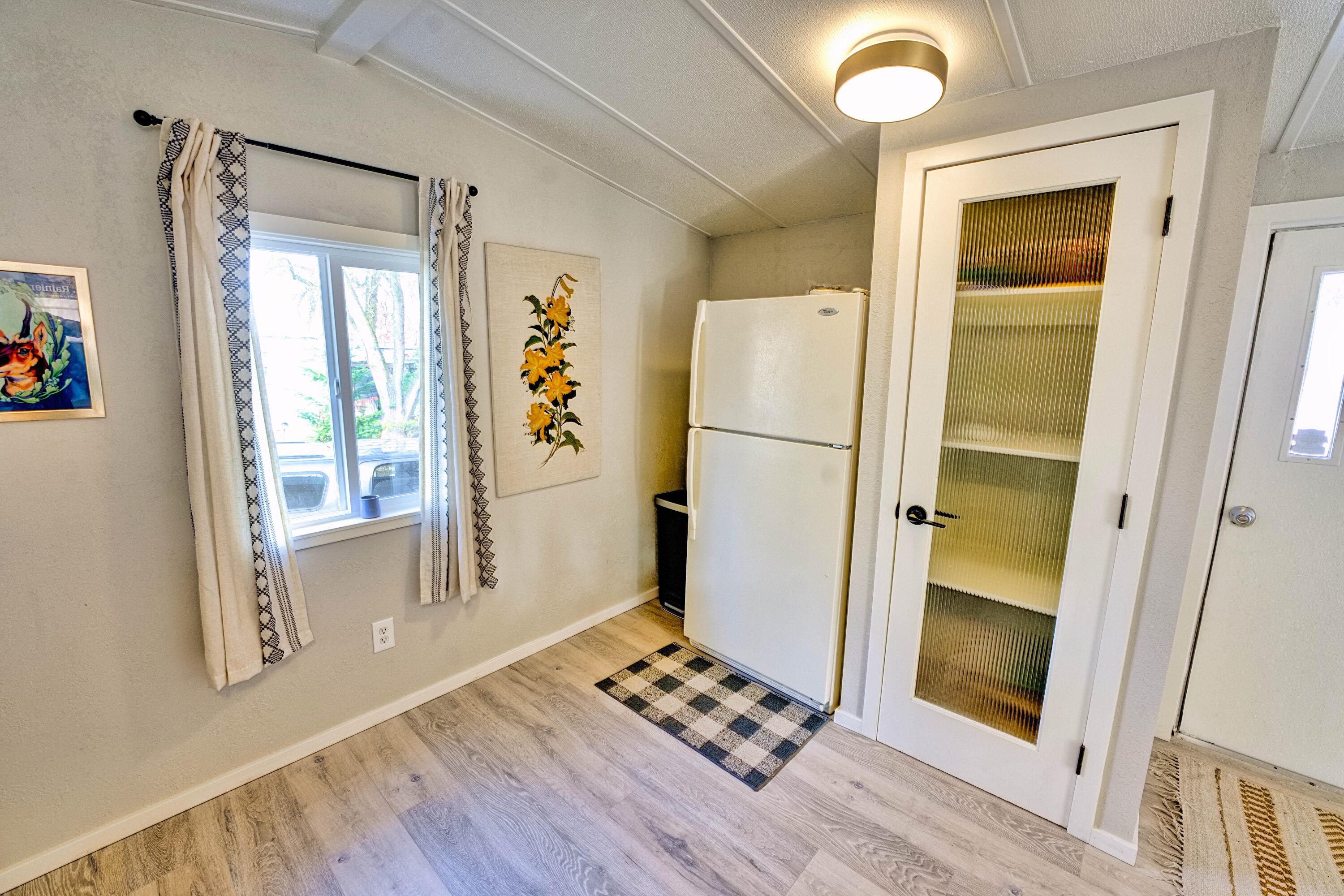 2799 Siskiyou Boulevard, 9