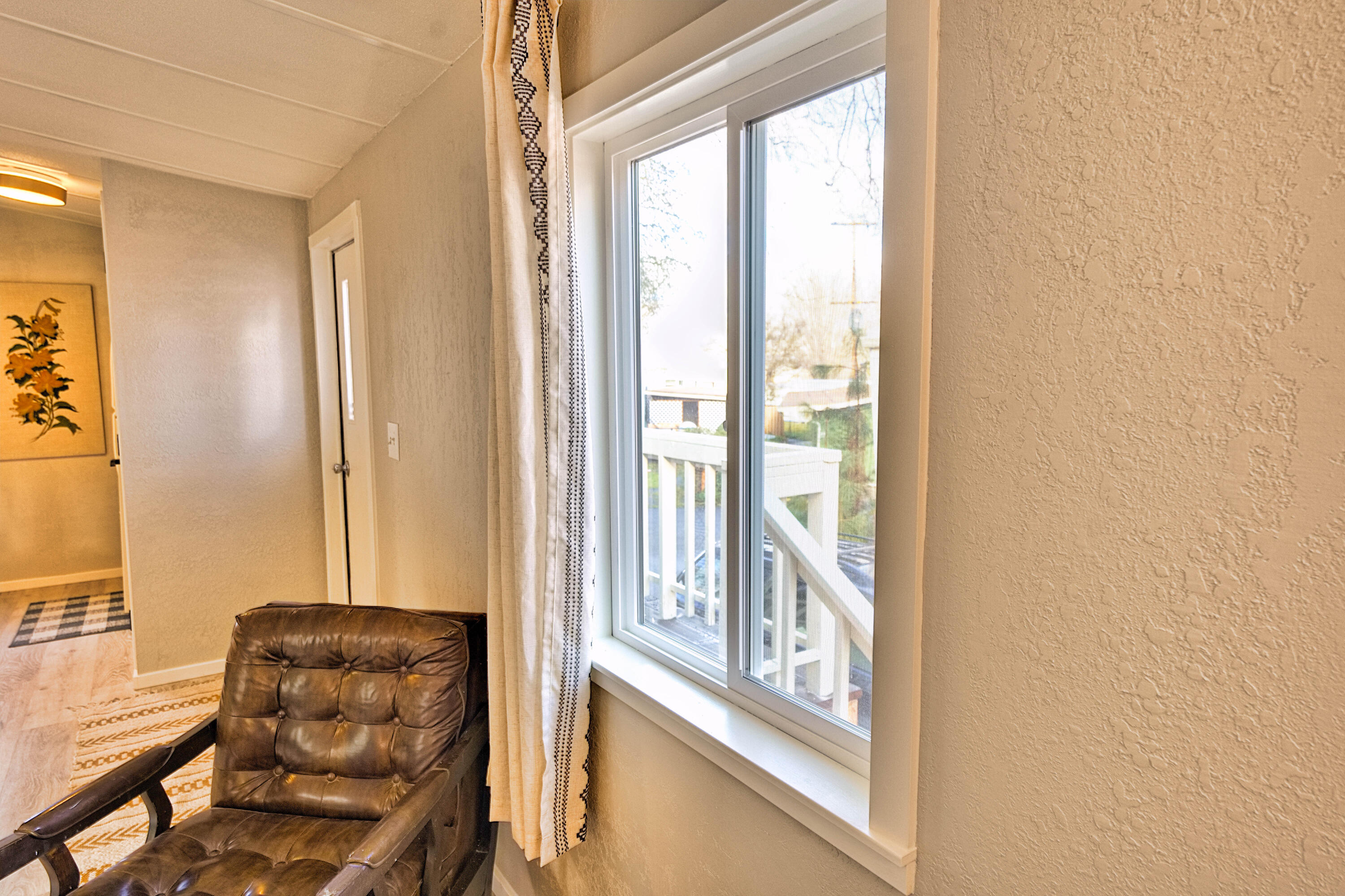 2799 Siskiyou Boulevard, 9