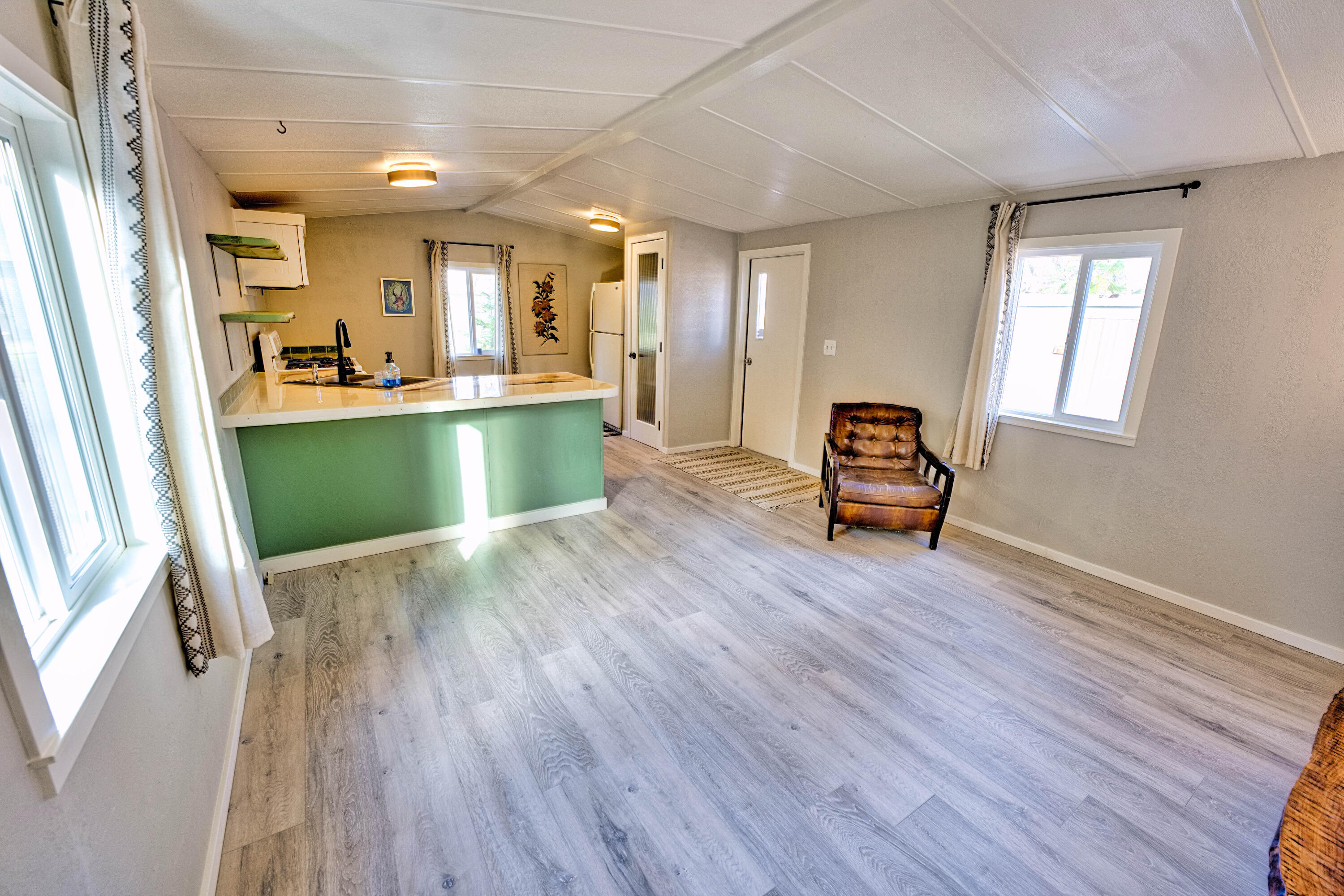 2799 Siskiyou Boulevard, 9