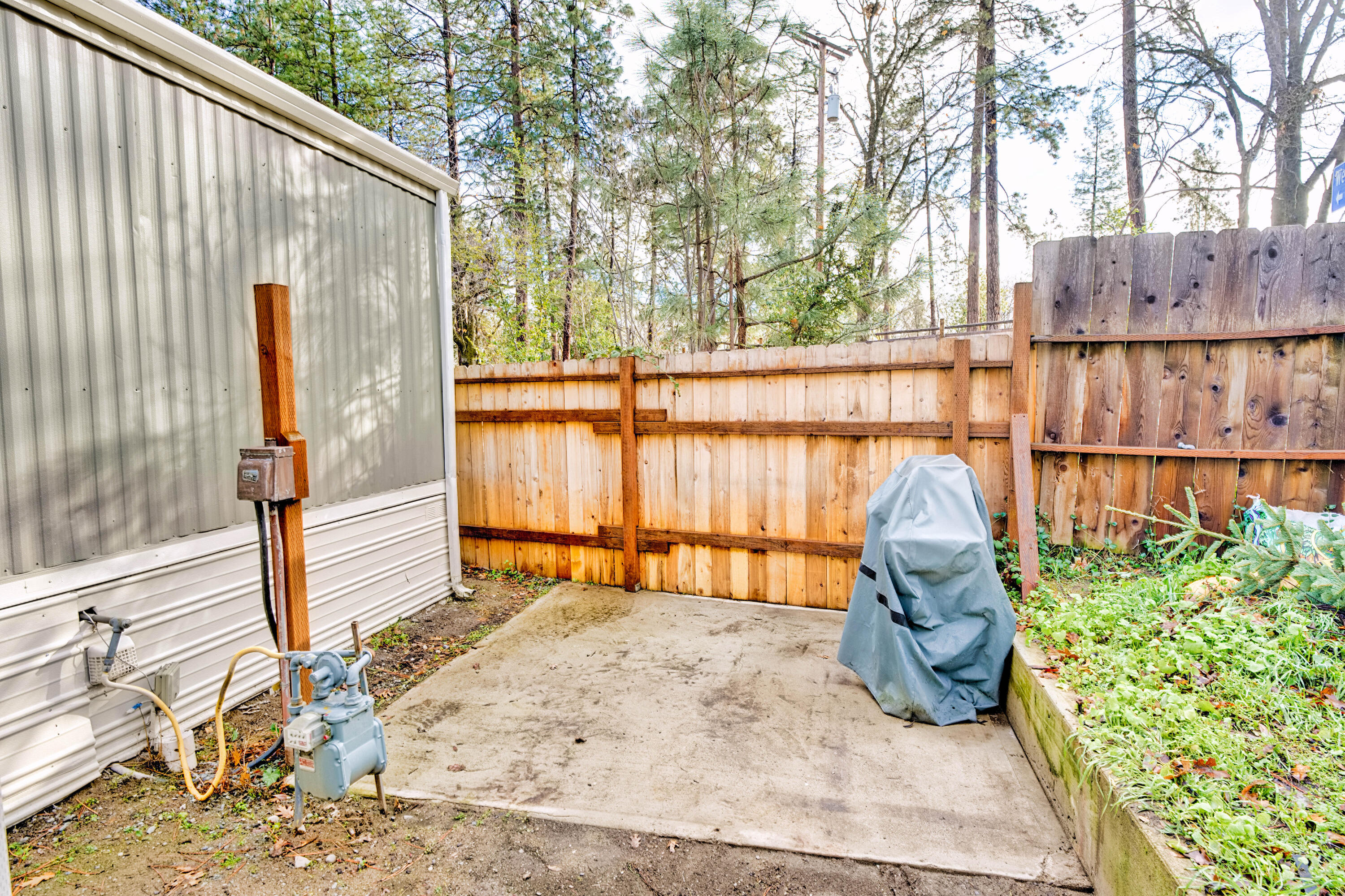 2799 Siskiyou Boulevard, 9
