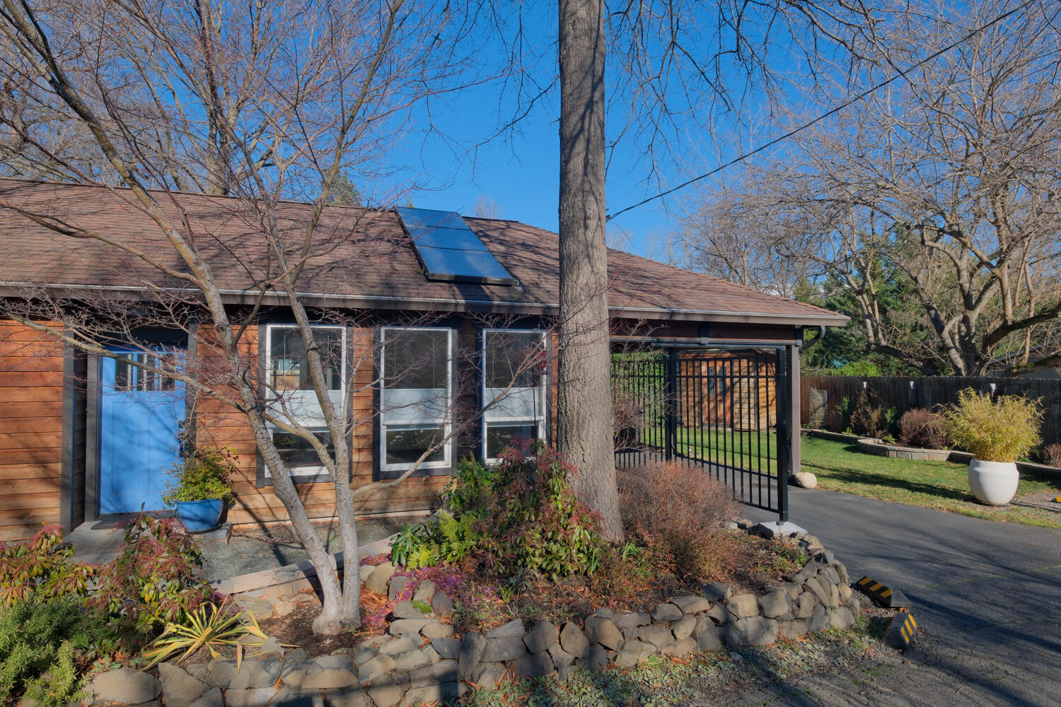658 Oak Street