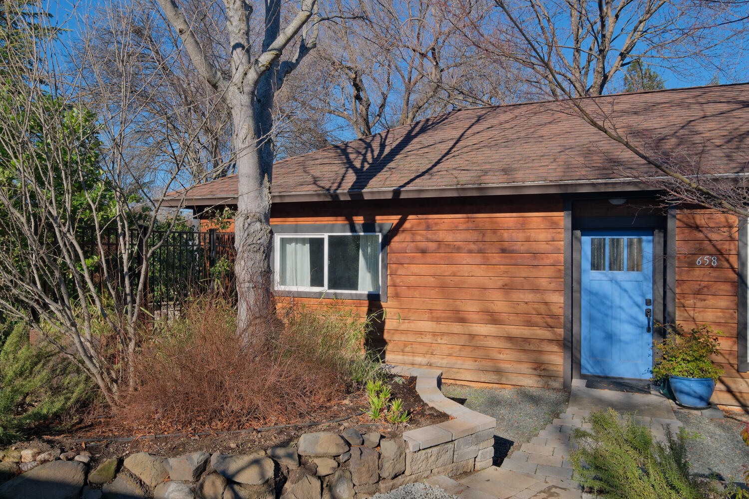 658 Oak Street