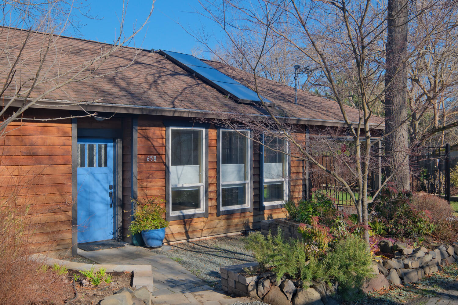 658 Oak Street