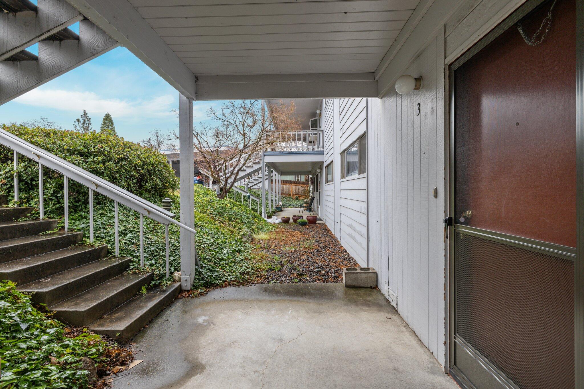854 Twin Pines Circle, 3
