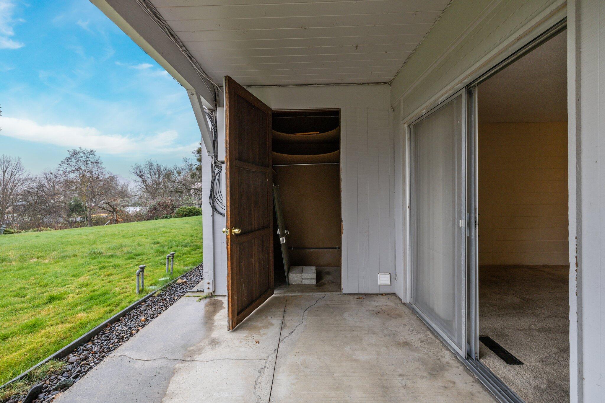 854 Twin Pines Circle, 3