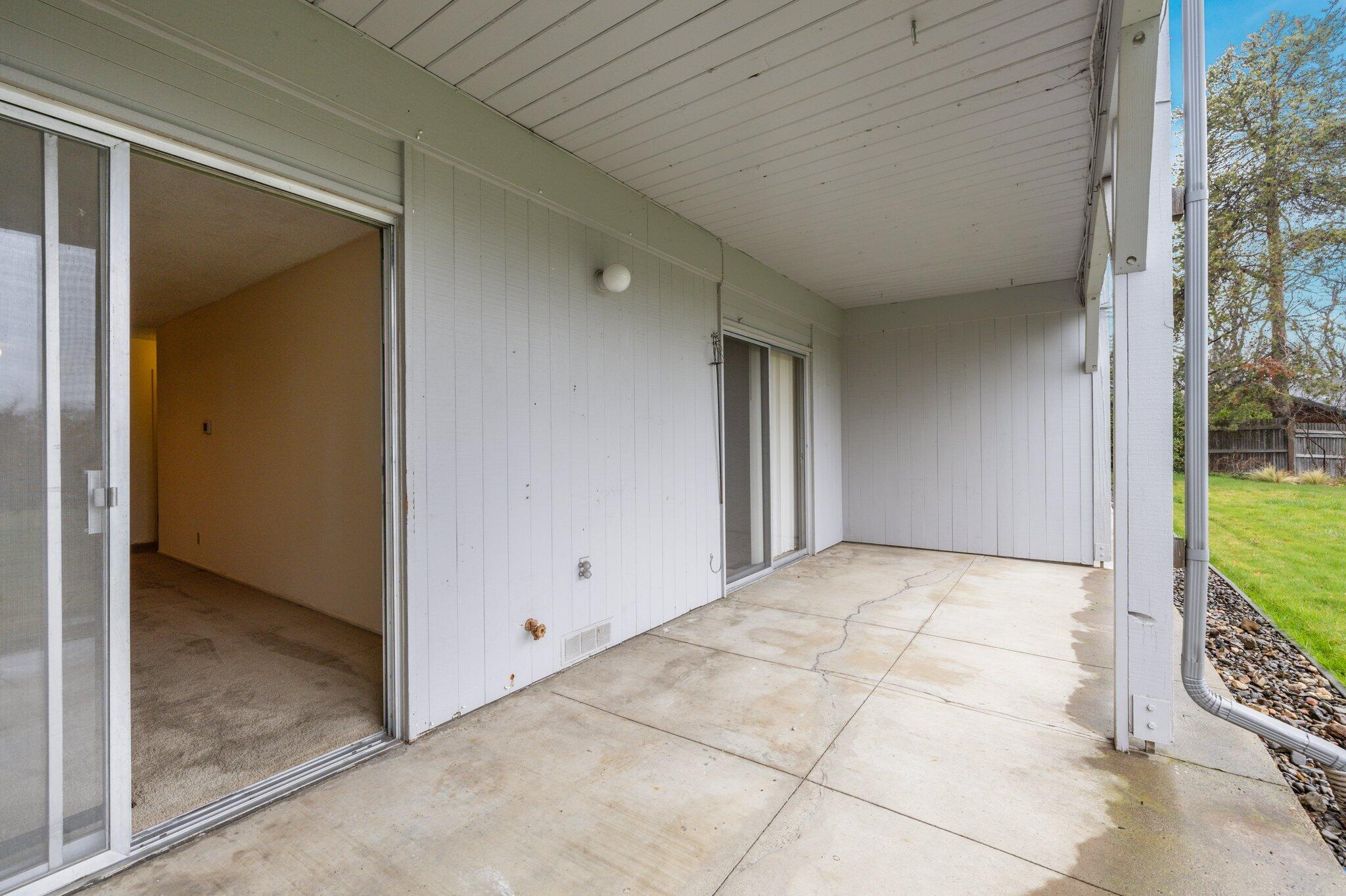 854 Twin Pines Circle, 3