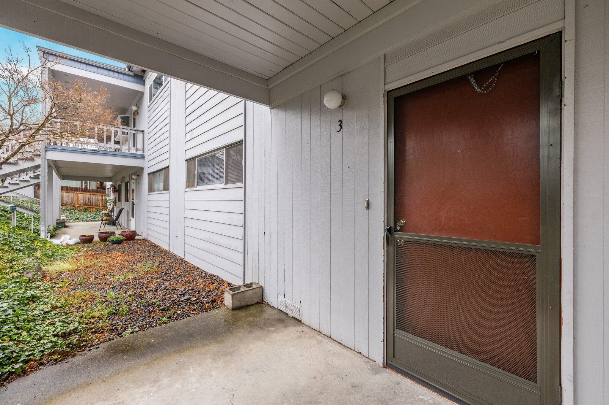 854 Twin Pines Circle, 3