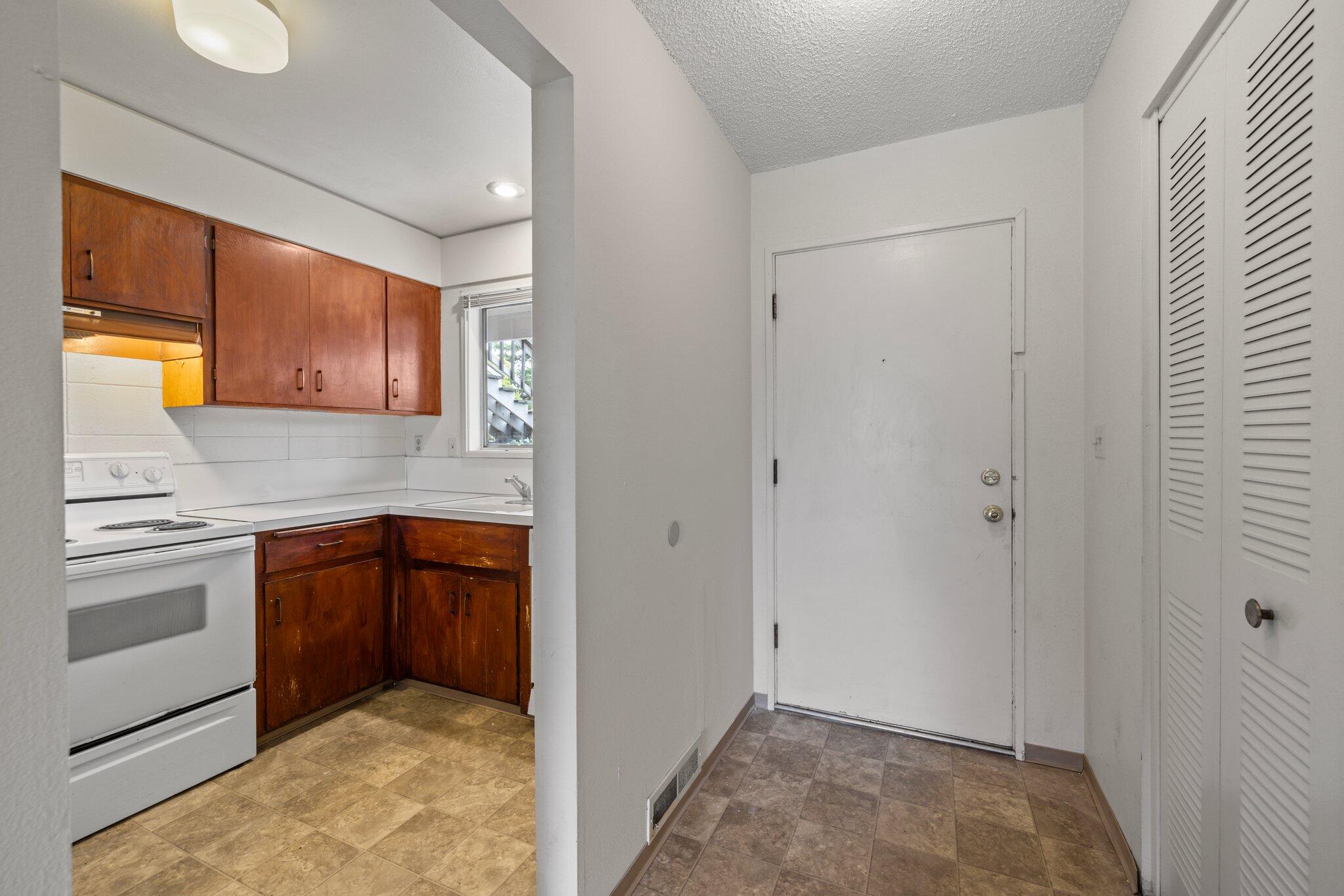 854 Twin Pines Circle, 3