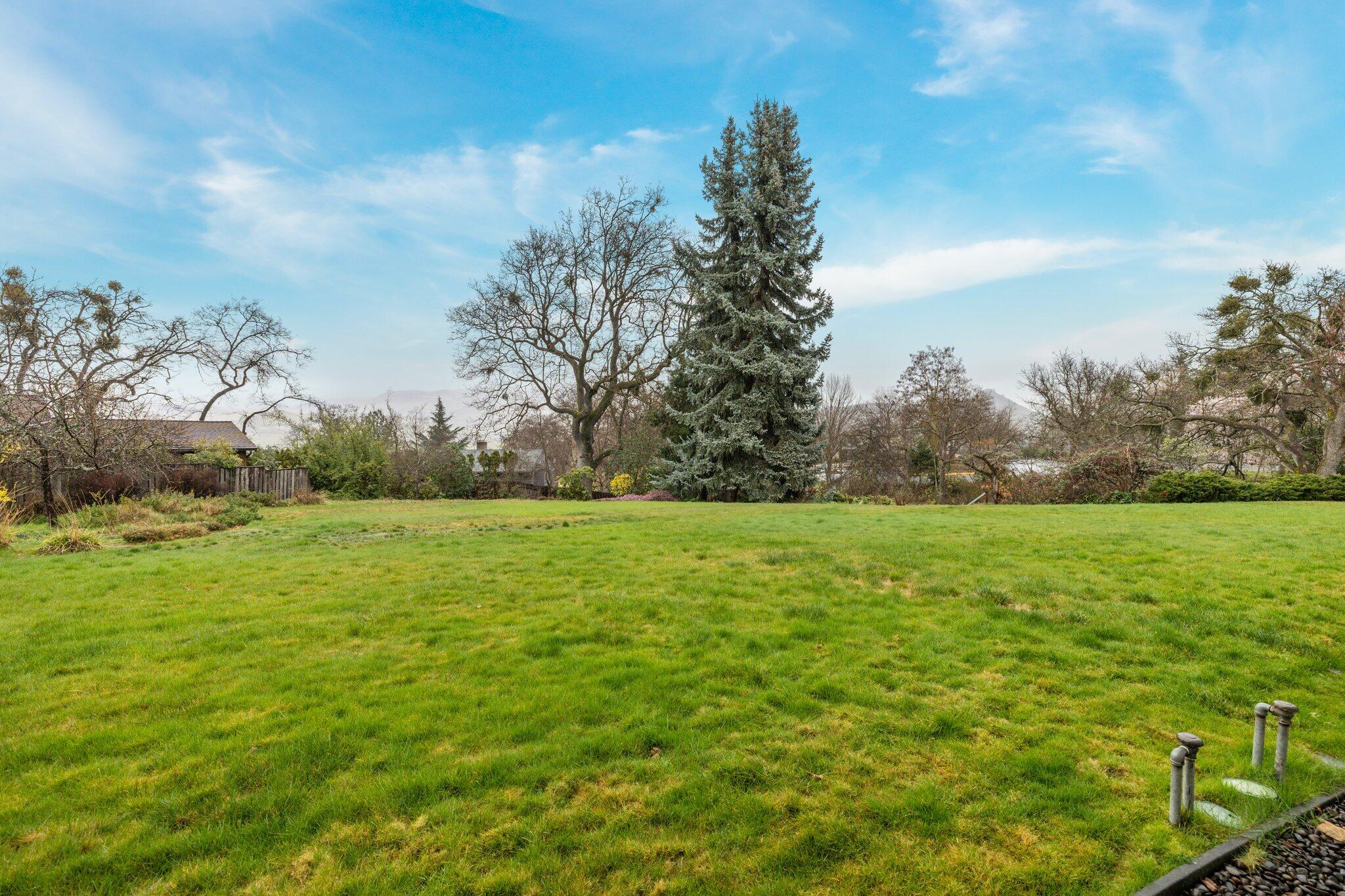 854 Twin Pines Circle, 3