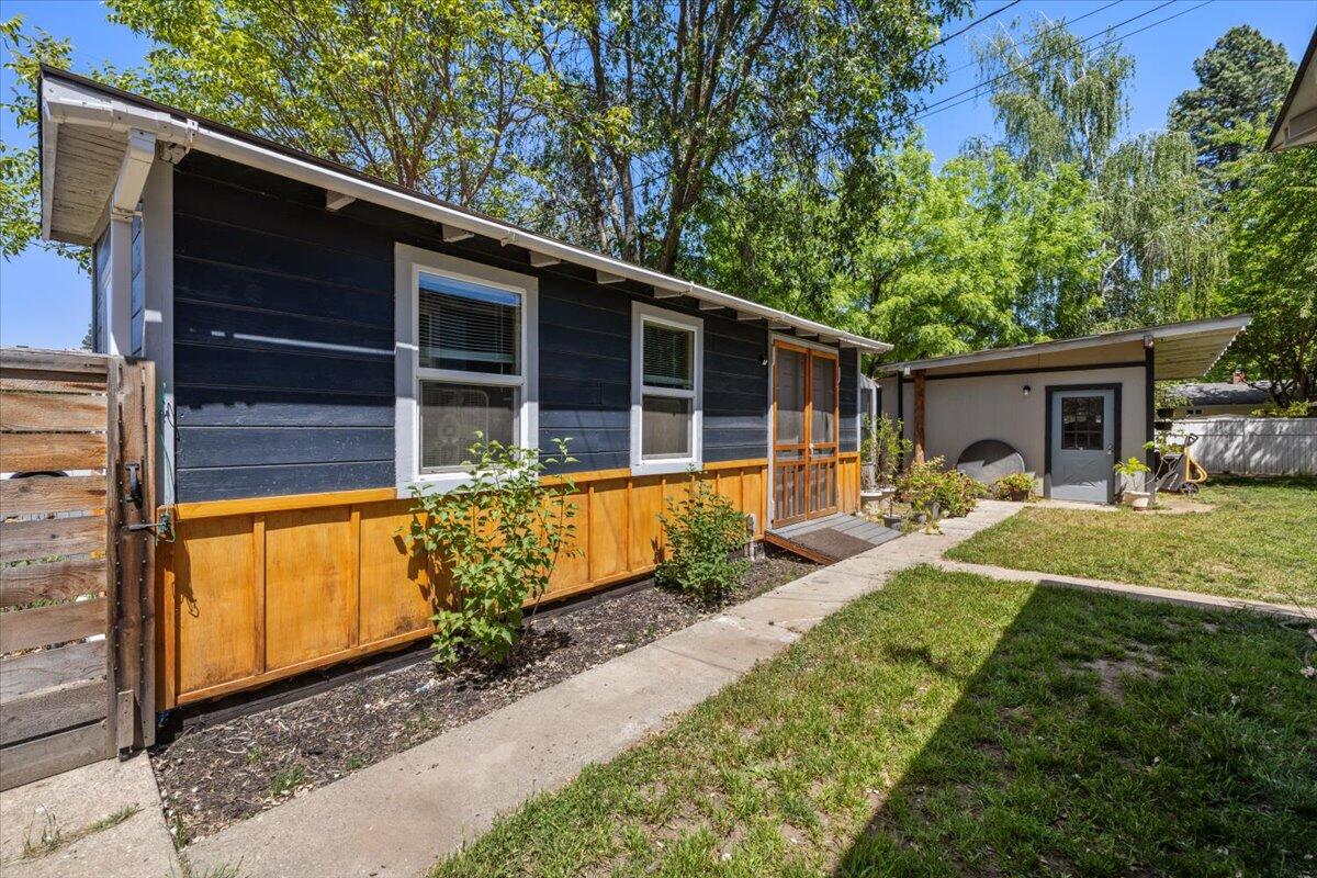 420 Oak Street