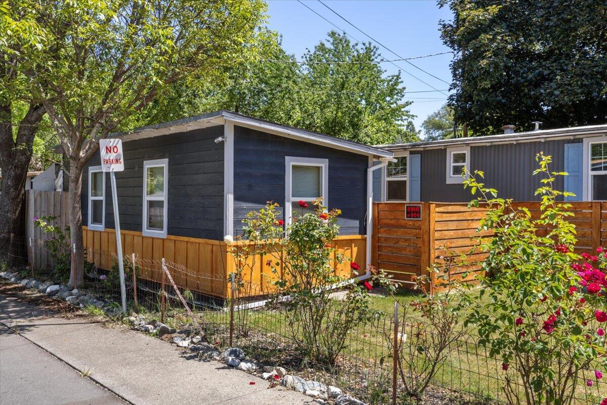 420 Oak Street