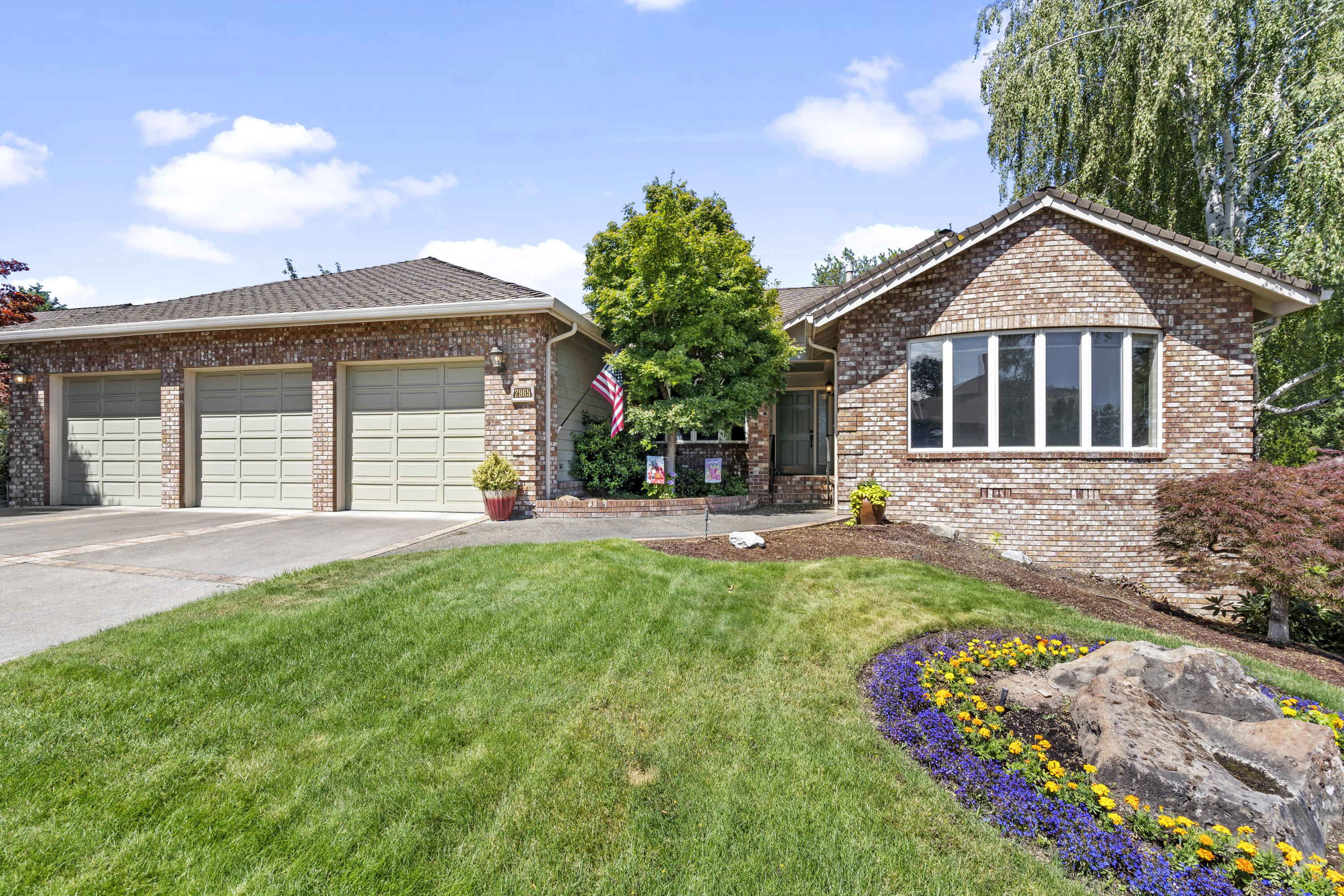 2965 Hollyburn Ridge Road
