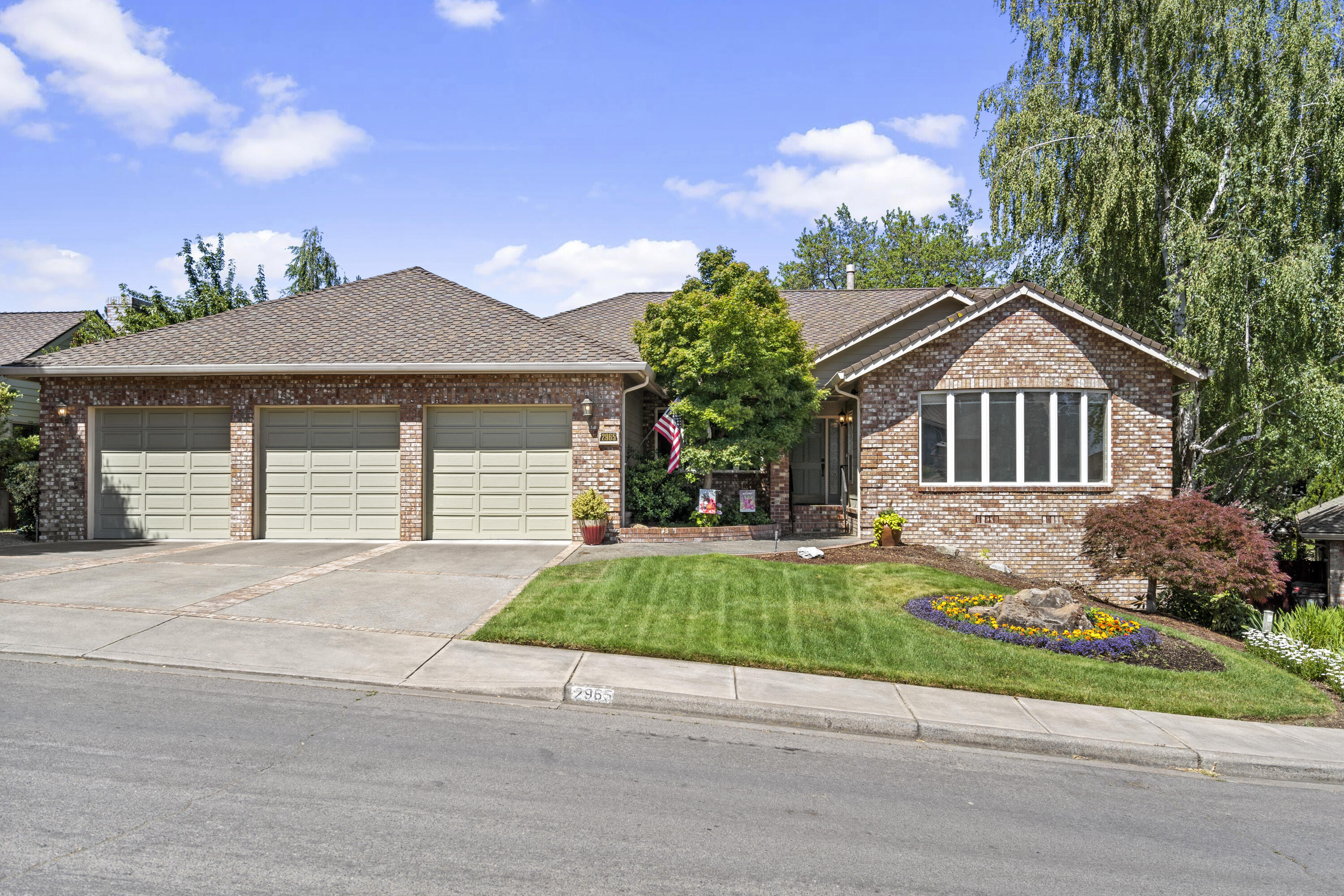 2965 Hollyburn Ridge Road