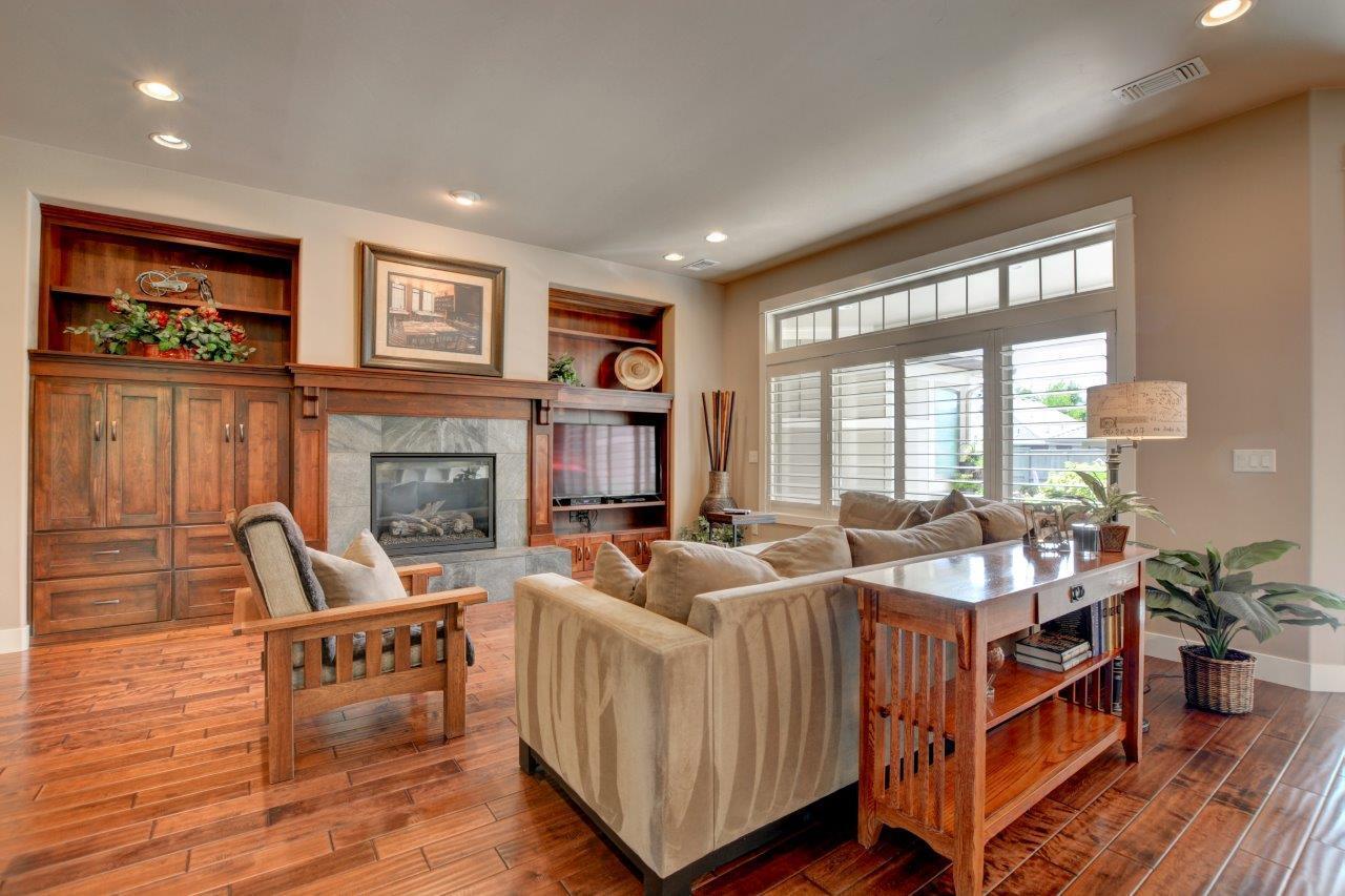 3756 Calle Vista Drive