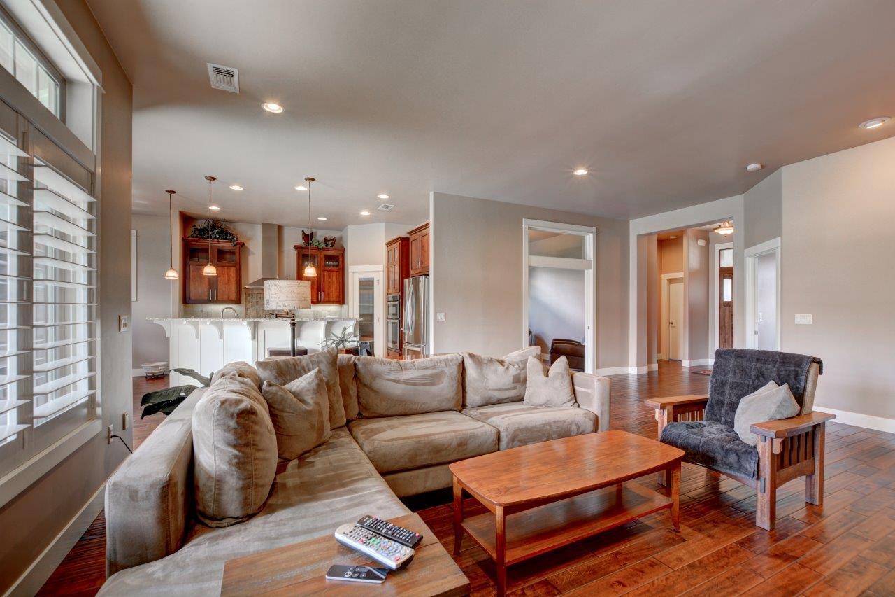 3756 Calle Vista Drive