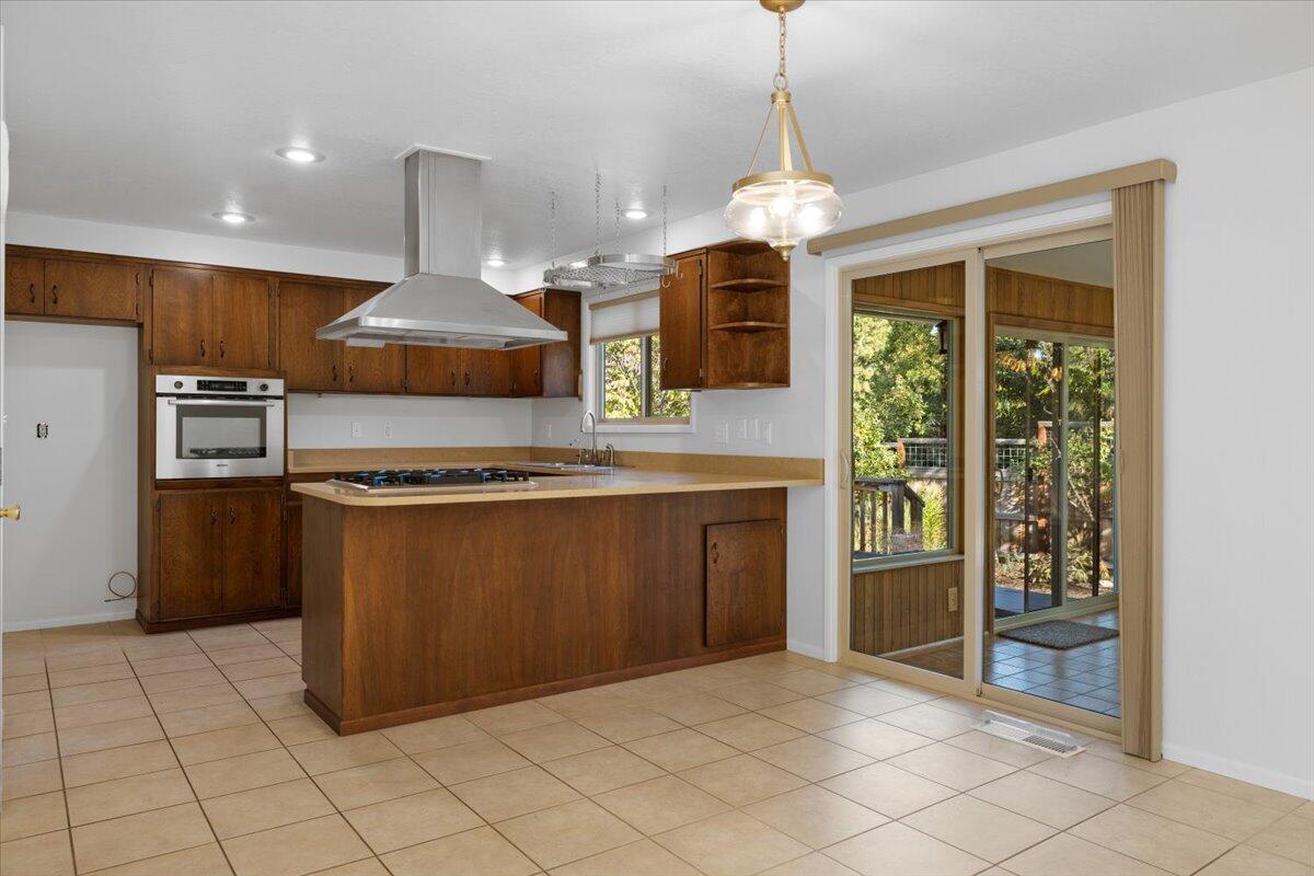 1275 Green Meadows Way