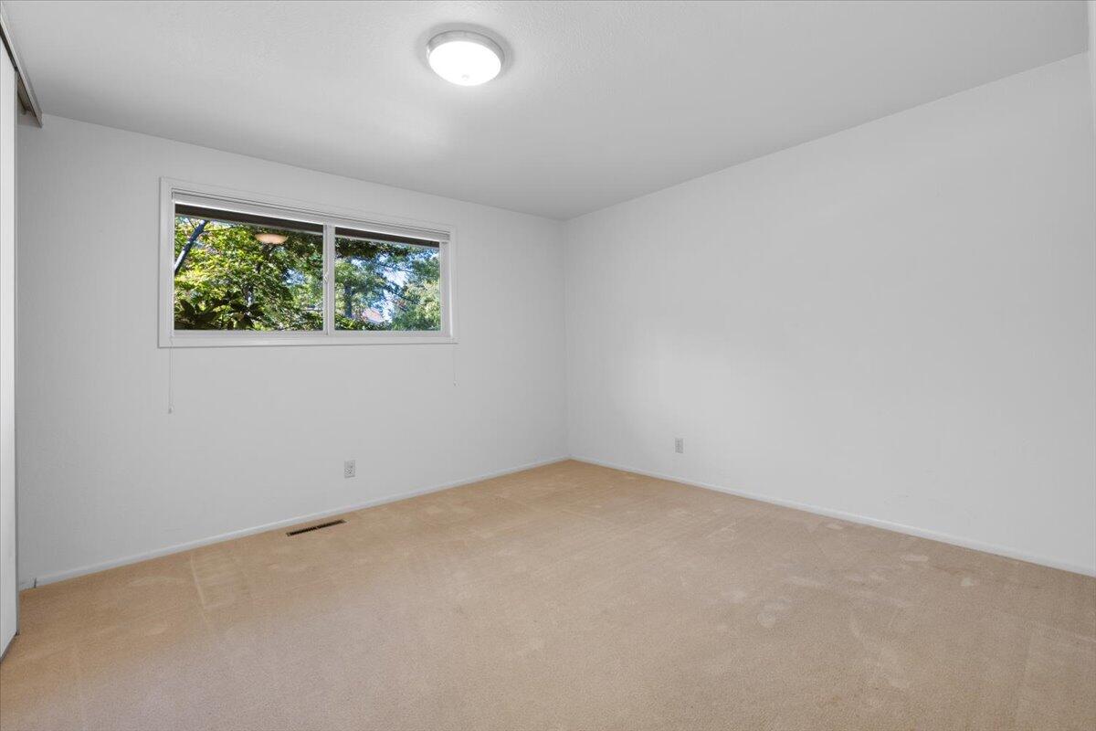 1275 Green Meadows Way