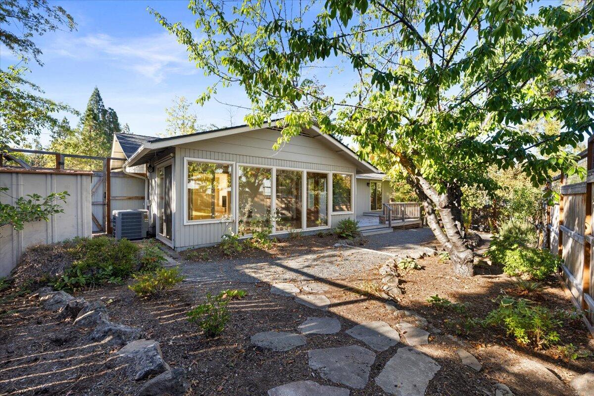 1275 Green Meadows Way