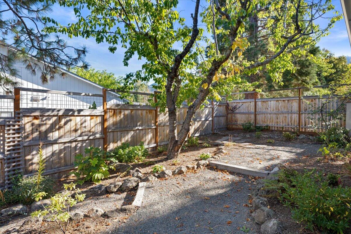 1275 Green Meadows Way