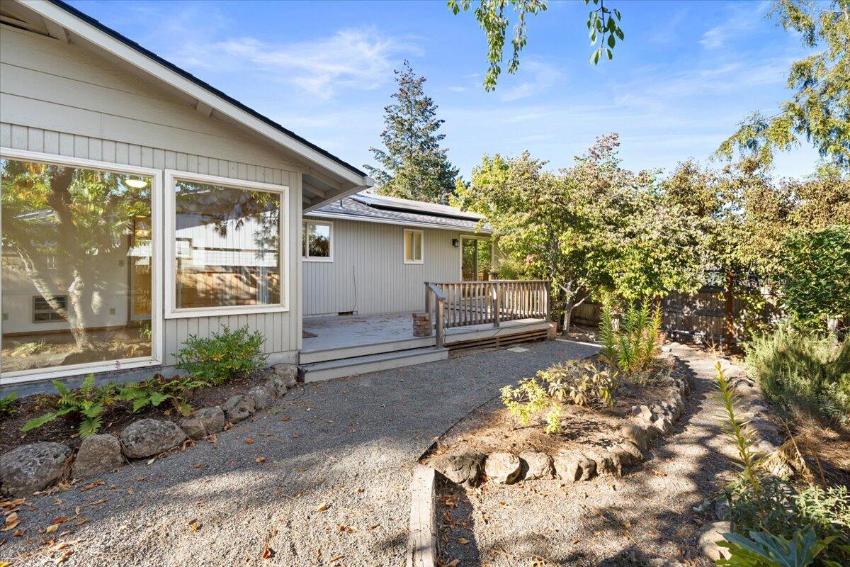 1275 Green Meadows Way