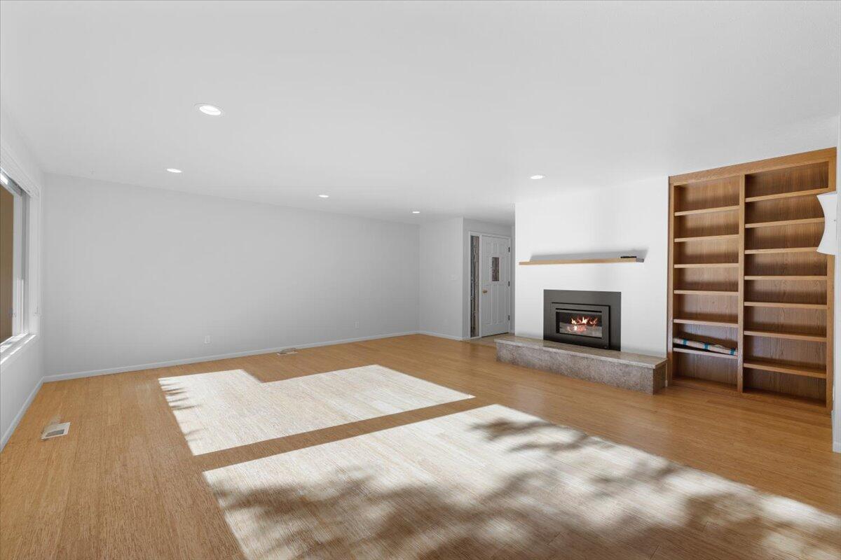 1275 Green Meadows Way