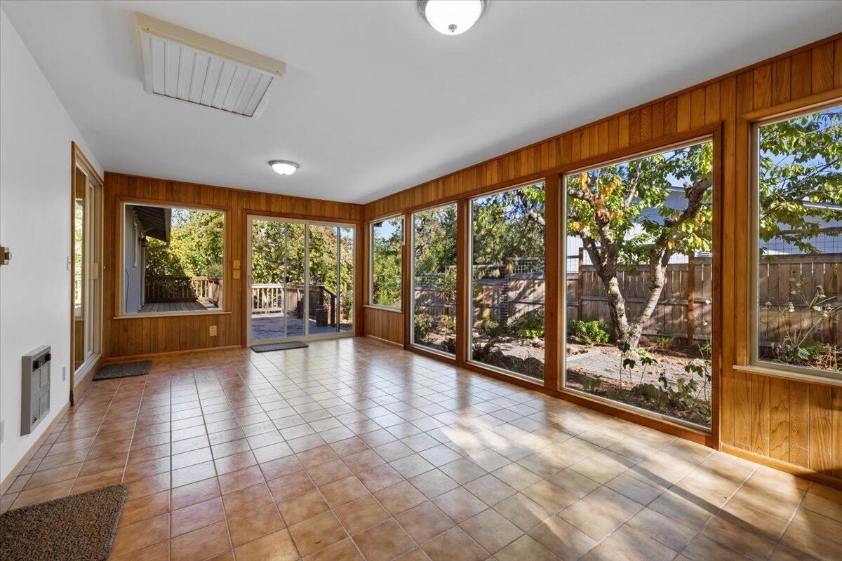 1275 Green Meadows Way