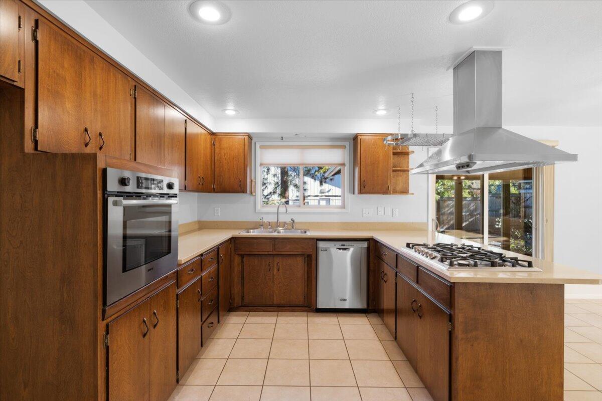 1275 Green Meadows Way
