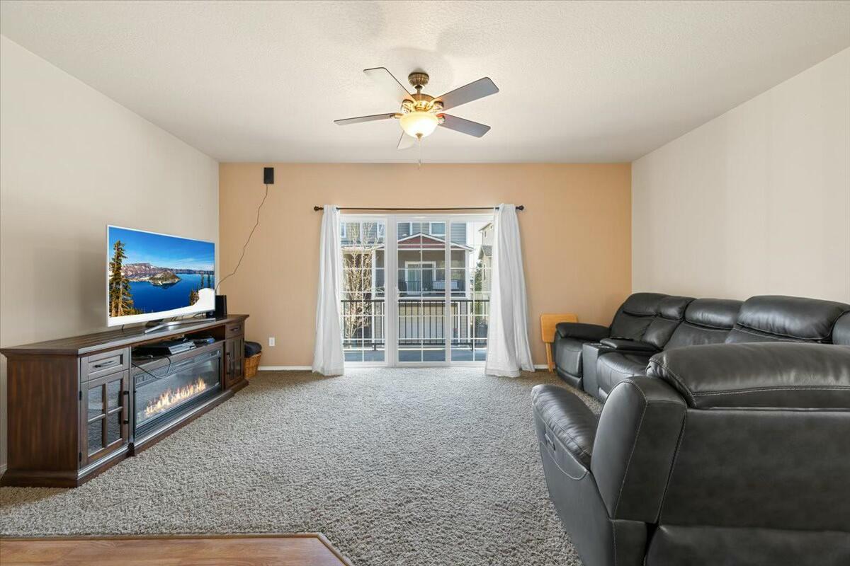 411 Berrydale Avenue, 7
