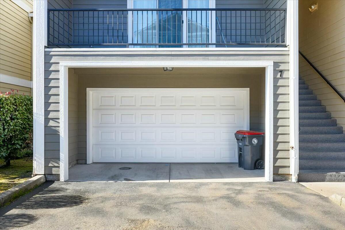 411 Berrydale Avenue, 7