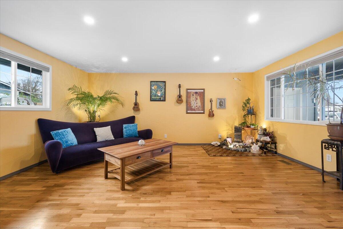 105 N 4th Street