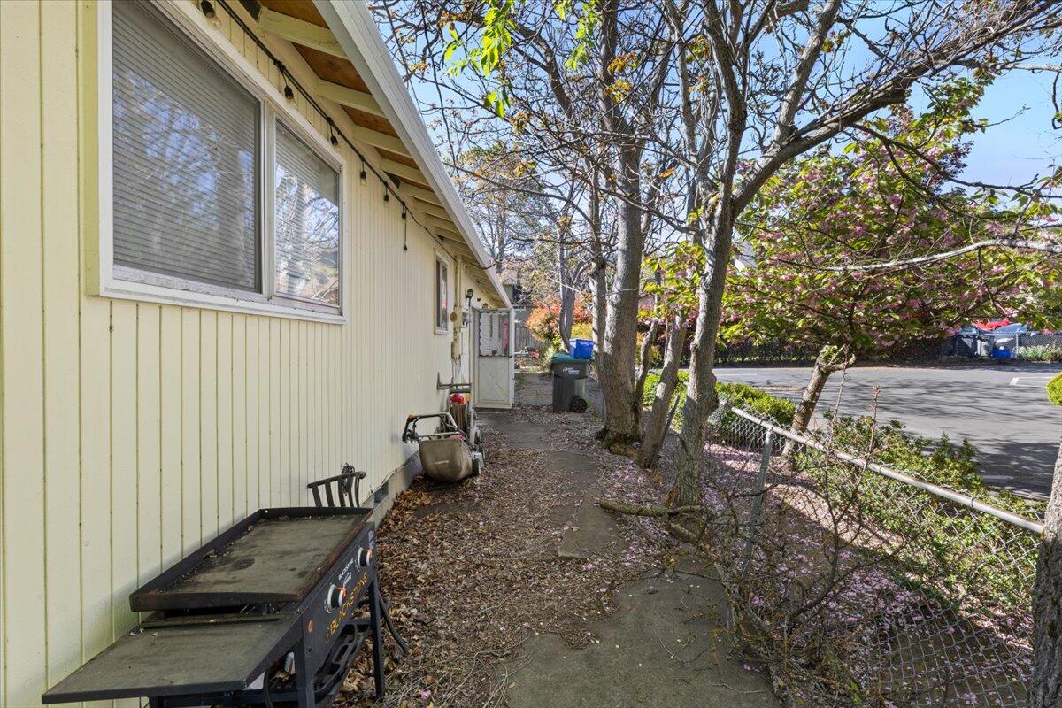 1208 Iowa Street