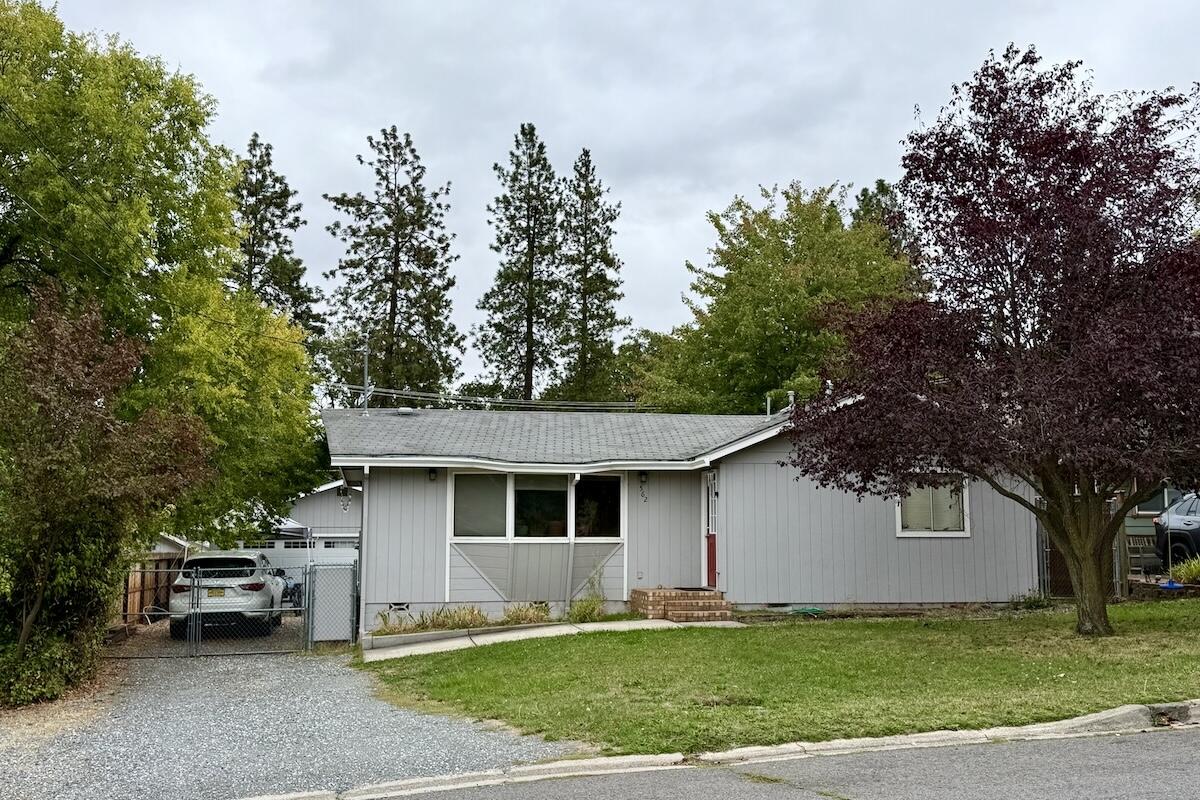 562 Ray Lane