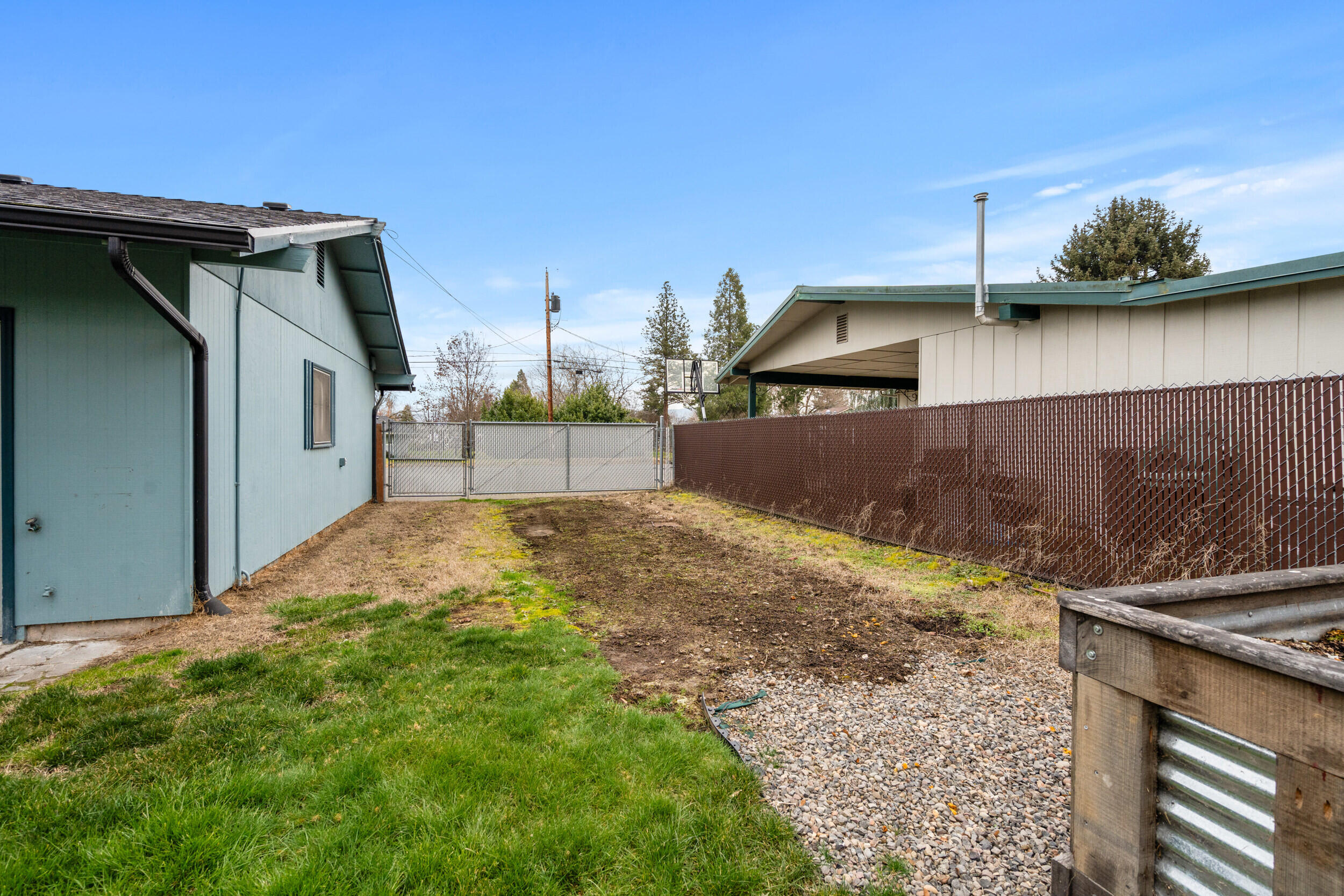 3371 Freeland Road