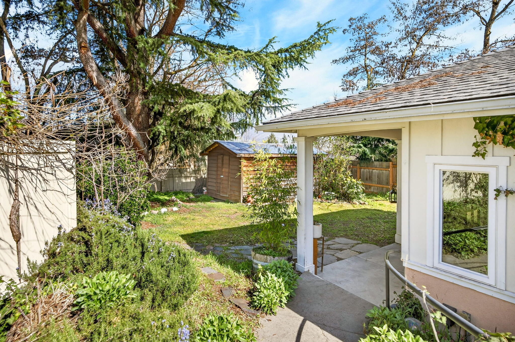 968 970 Garden Way