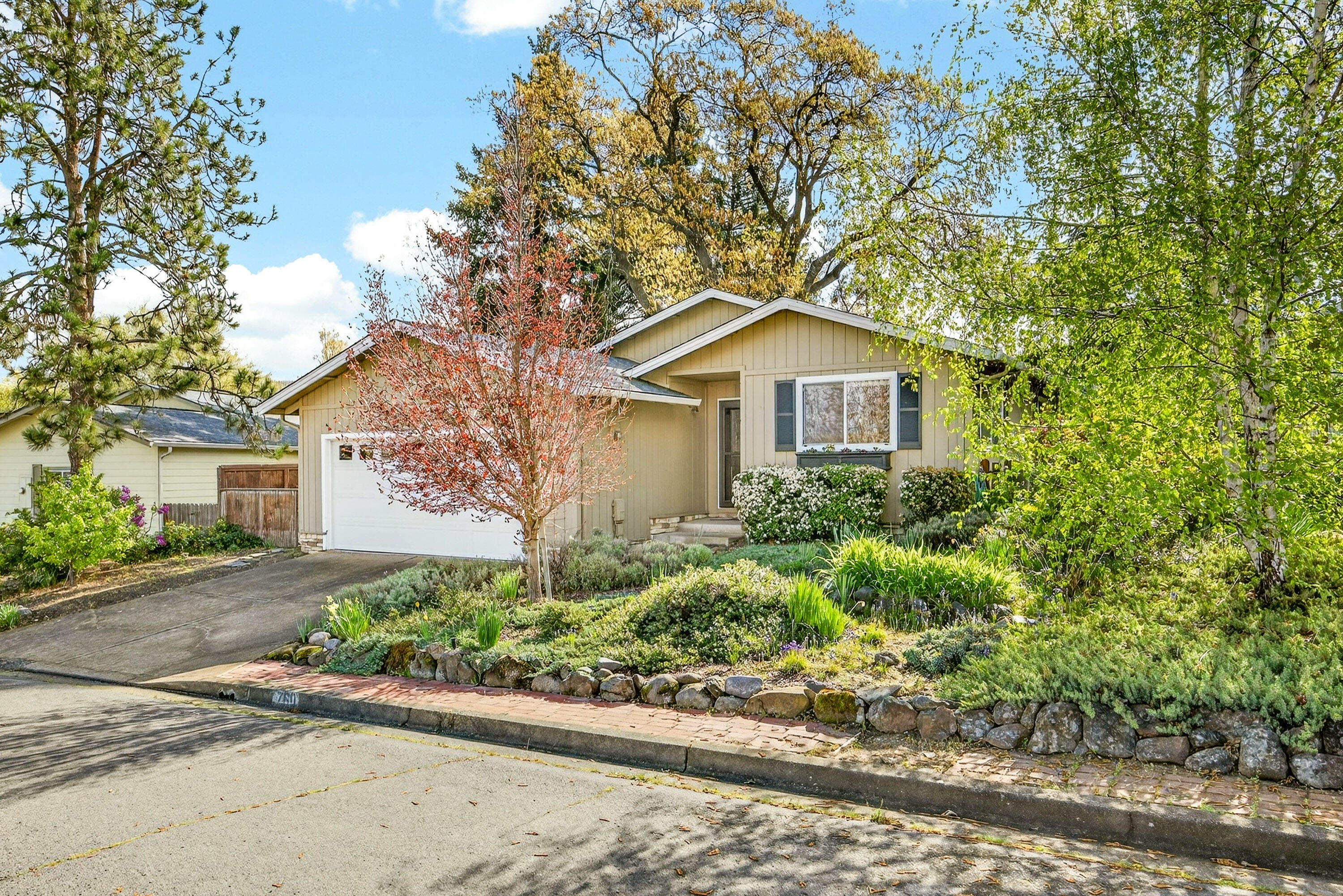 760 Oak Knoll Drive
