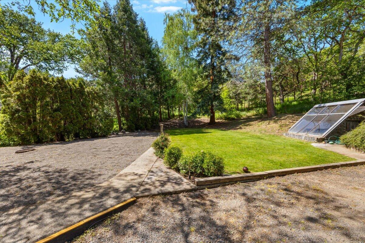 2260 Jasmine Avenue