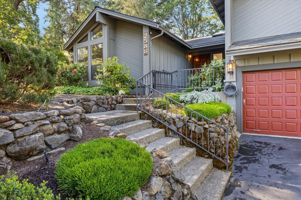 2588 Congress Way
