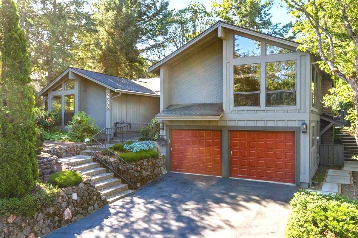 2588 Congress Way