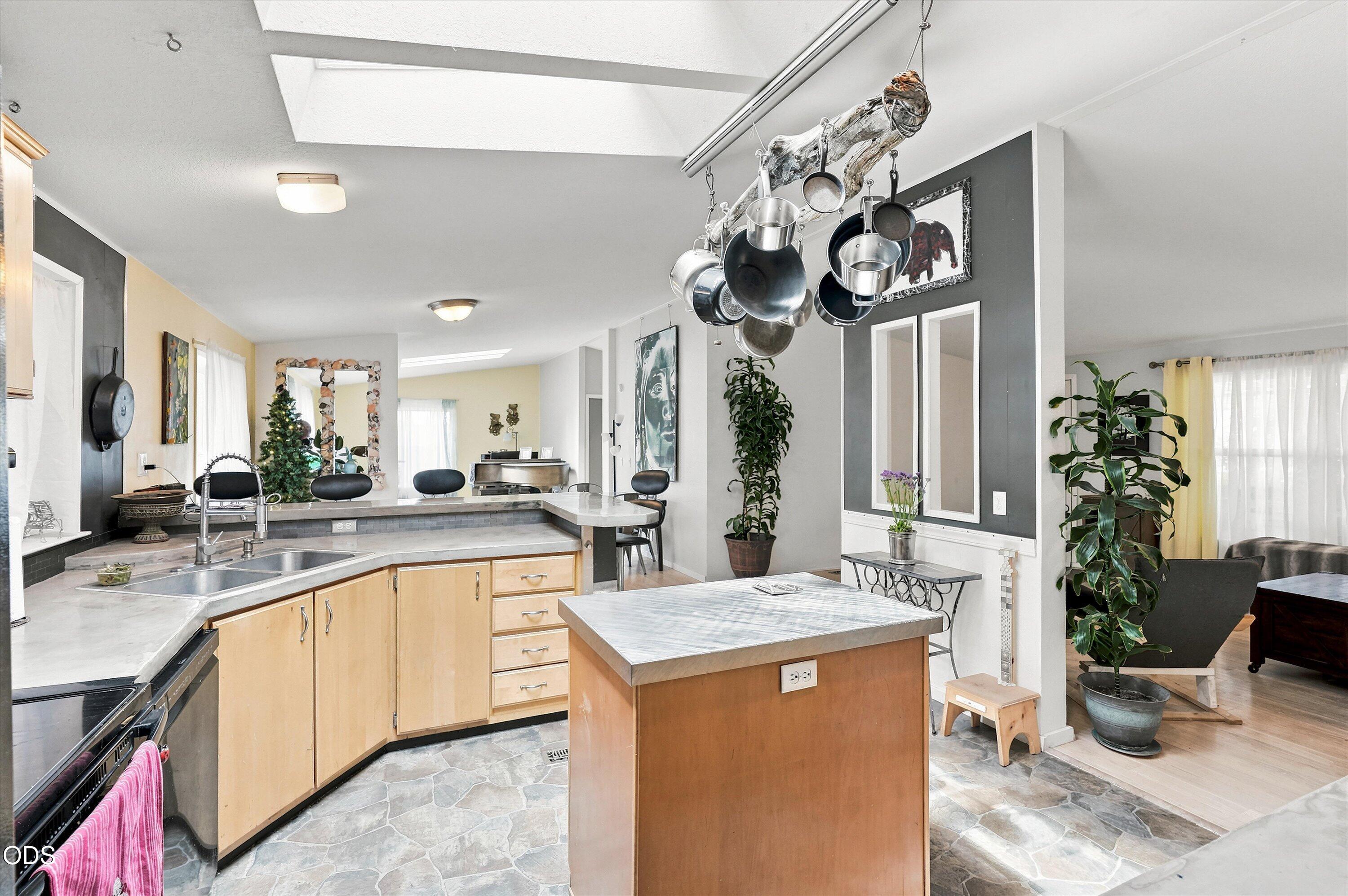 321 Clay Street, SPC 105