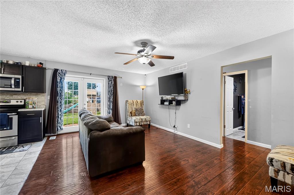 1124 Teson Road