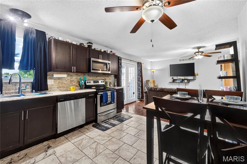 1124 Teson Road